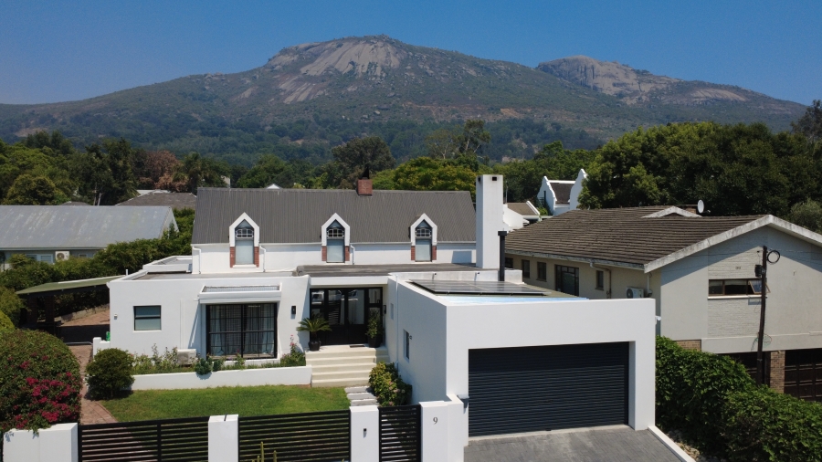 4 Bedroom Property for Sale in Hoog En Droog Western Cape